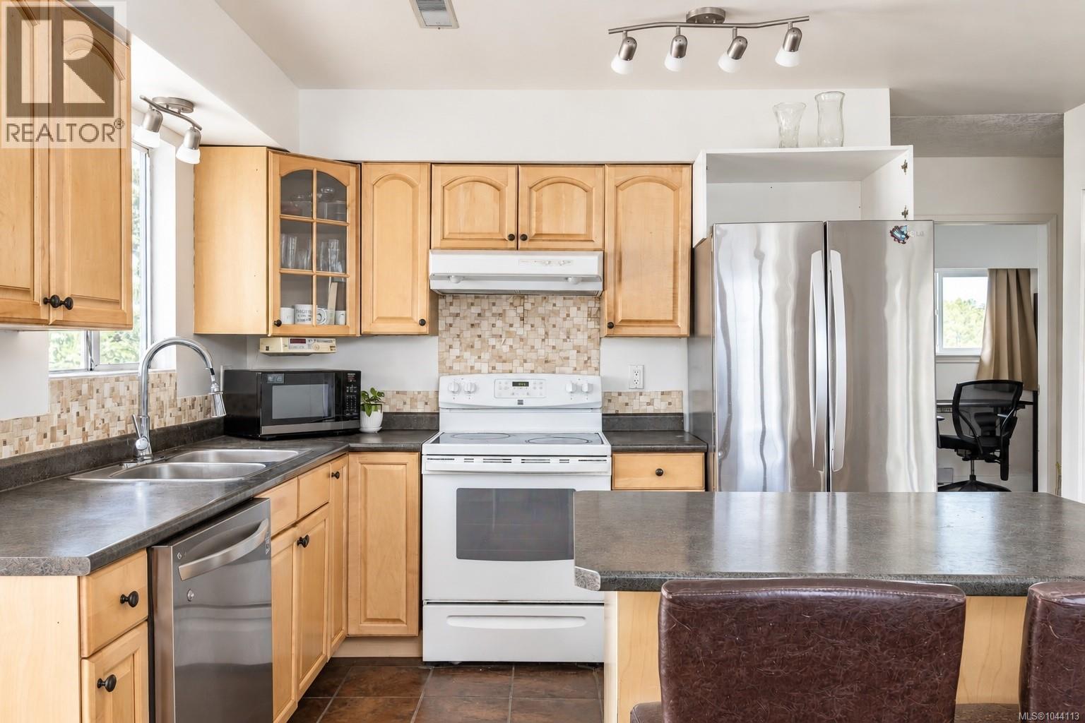 7031 West Saanich Rd - Image 6