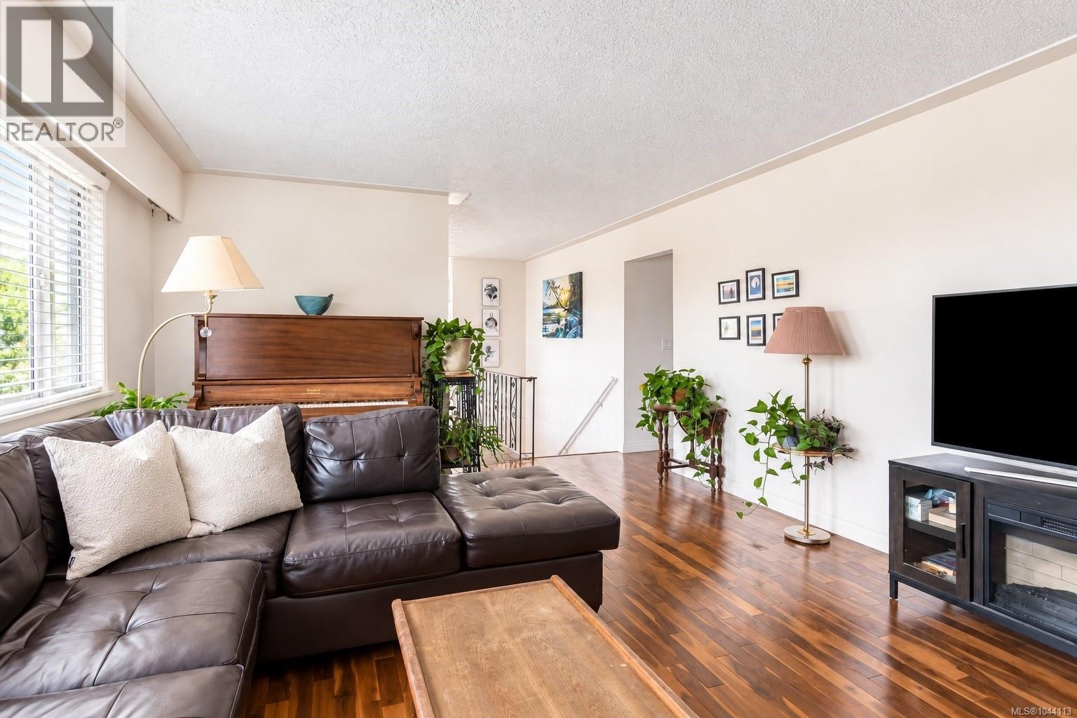 7031 West Saanich Rd - Image 9