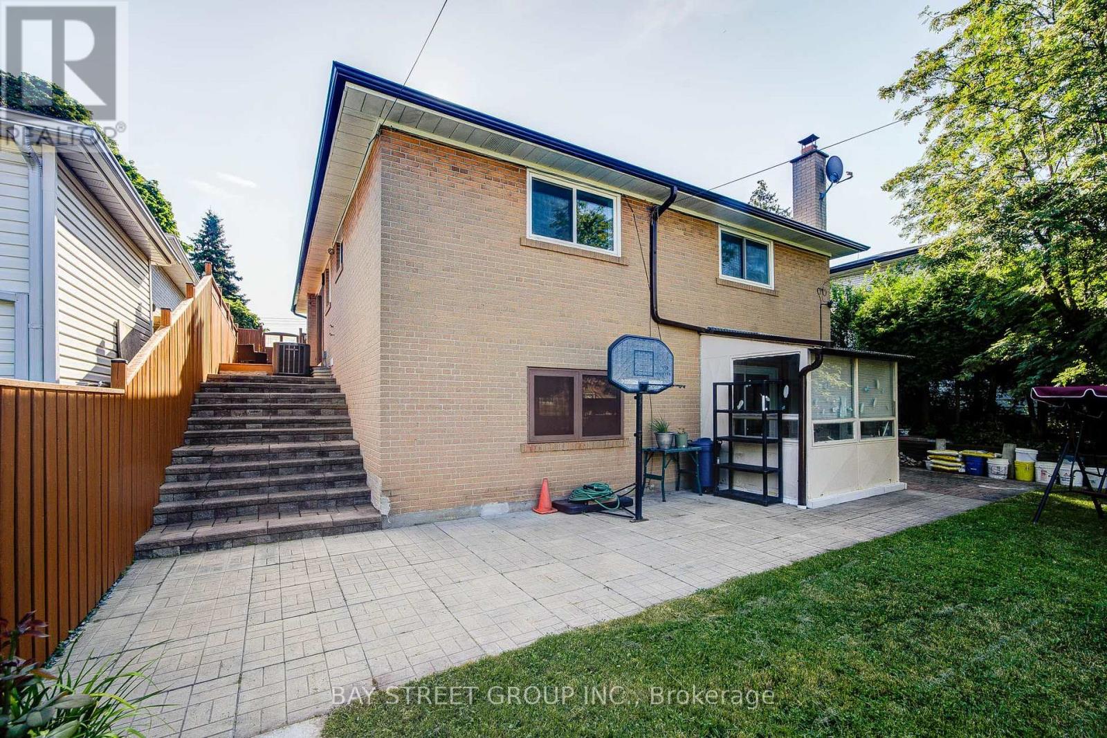 60 WARNER AVENUE - 41