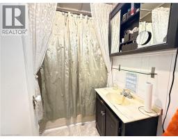 4pc Bathroom - 1 Norwood Road, Hamilton, ON L8S3P8 Photo 14