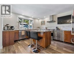 4pc Bathroom - 7120 8 Street Nw, Calgary, AB T2K1G3 Photo 11