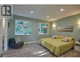 5611 E Oyster Bay Road, Garden Bay, BC V0N2H1 Photo 20