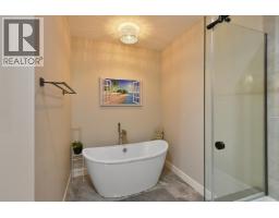 5611 E Oyster Bay Road, Garden Bay, BC V0N2H1 Photo 22