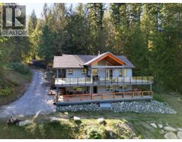 5611 E Oyster Bay Road, Garden Bay, BC V0N2H1 Photo 6