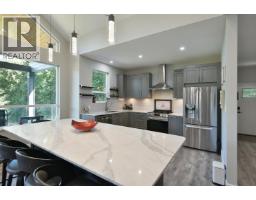 5611 E Oyster Bay Road, Garden Bay, BC V0N2H1 Photo 9