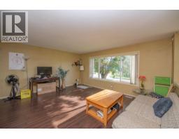 Kitchen - 4301 16th Avenue, Vernon, BC V1T6P3 Photo 6