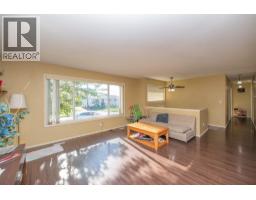 Living room - 4301 16th Avenue, Vernon, BC V1T6P3 Photo 8