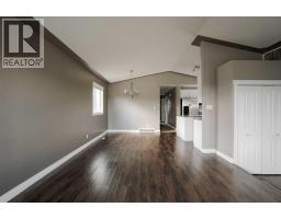 Kitchen - 165 Balsam Way, Fort Mcmurray, AB T9K0H7 Photo 6