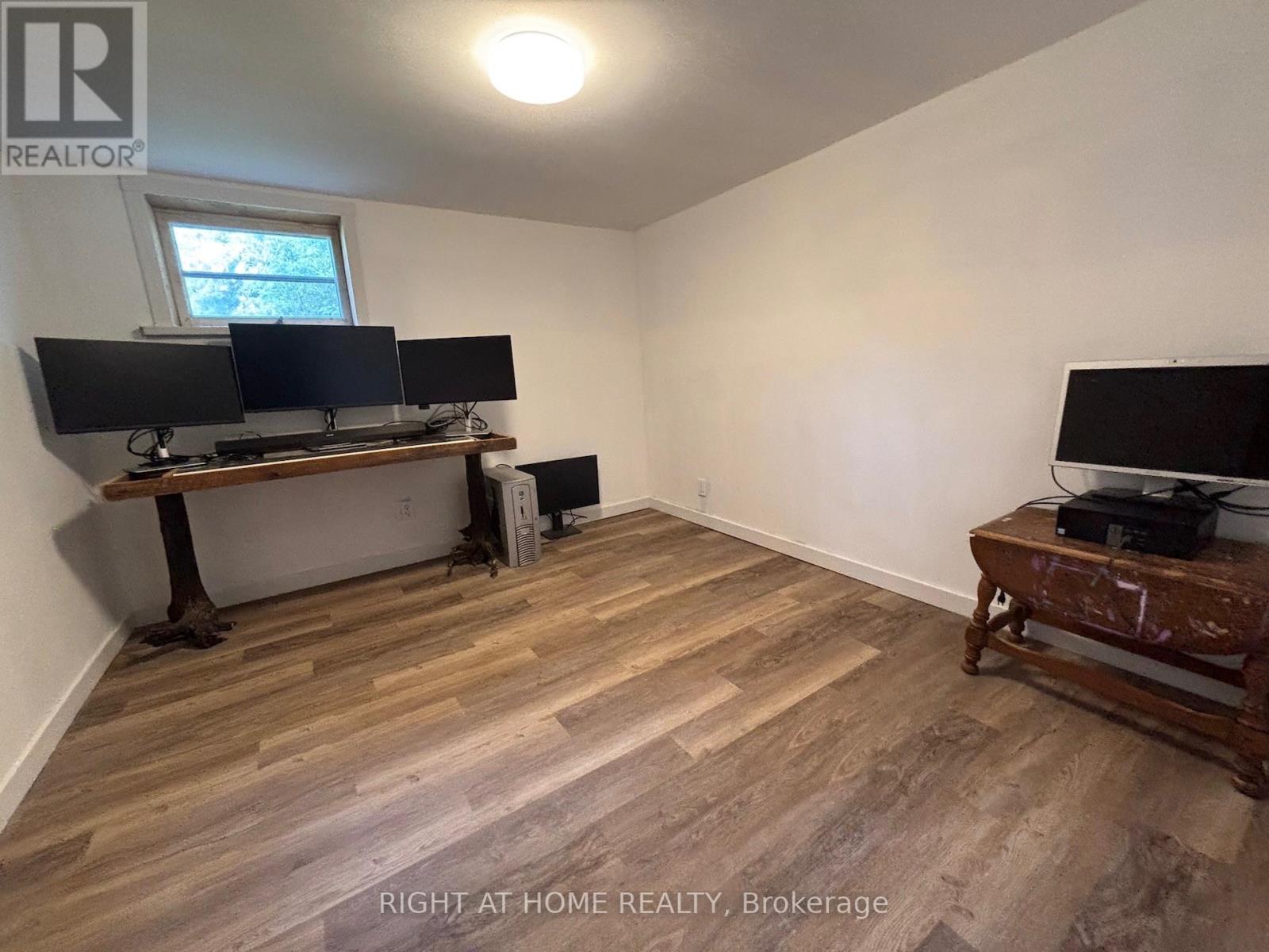 594 MILLER STREET - 14