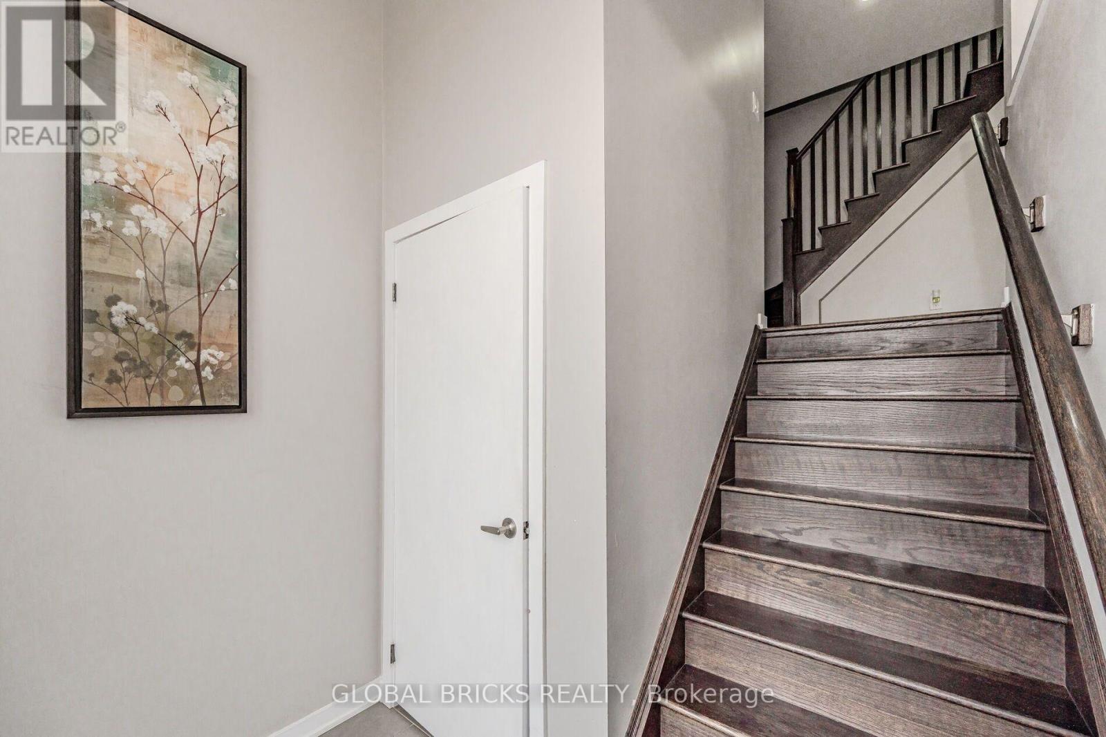 40 Crafter Crescent, Hamilton, ON photo 2