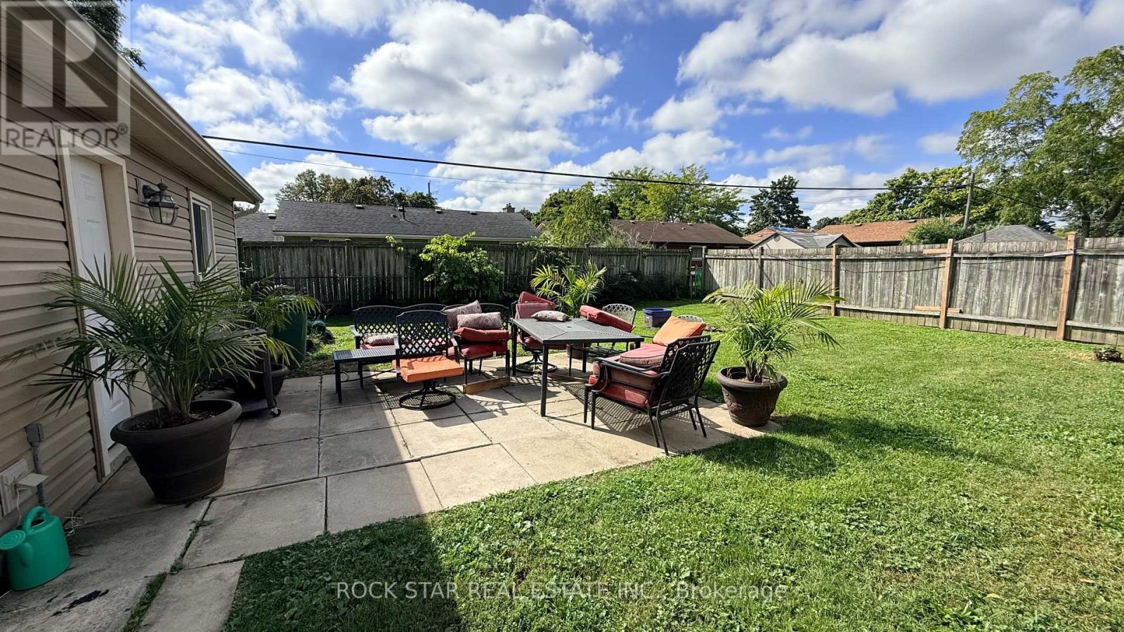 12 ROSELAND AVENUE - 23