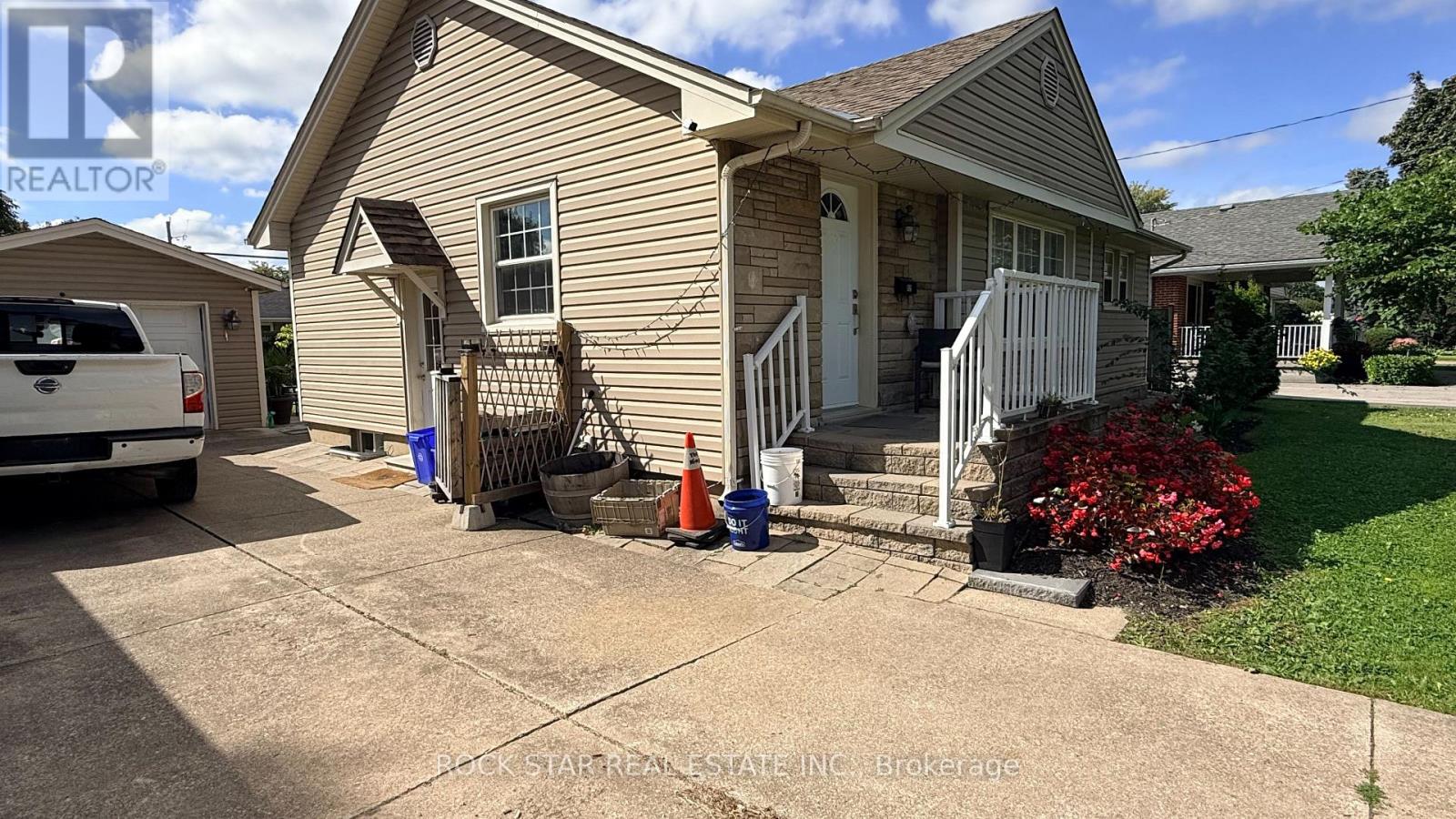 12 ROSELAND AVENUE, St. Catharines (Carlton/Bunting) — photo 3