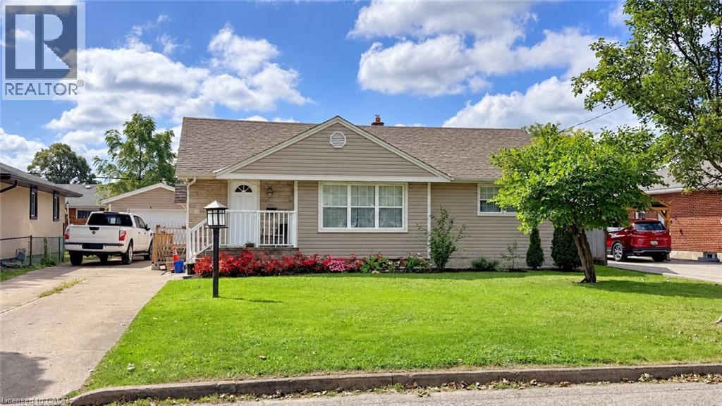 12 ROSELAND Avenue, St. Catharines, Ontario, L2M5Z2, St. Catharines, Ontario — photo 1 of 5