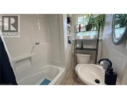 12 Roseland Avenue, St  Catharines, ON L2M5Z2 Photo 15
