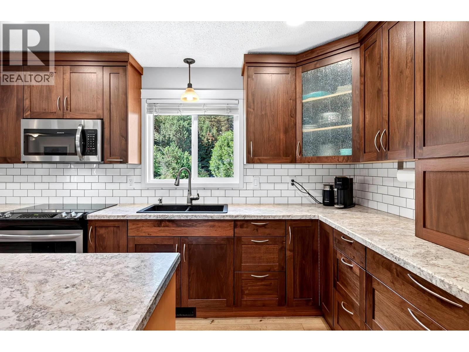 313 Mary Place - 17