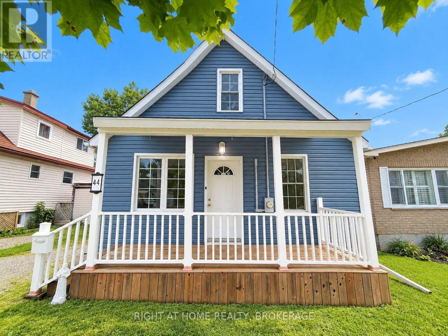 44 CUMMING STREET, St. Catharines (Western Hill)