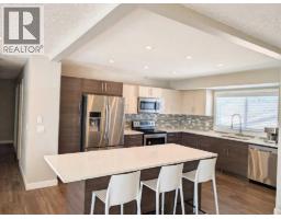 3pc Bathroom - 5972 Madigan Drive Ne, Calgary, AB T2A5A3 Photo 7