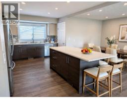 4pc Bathroom - 5972 Madigan Drive Ne, Calgary, AB T2A5A3 Photo 8
