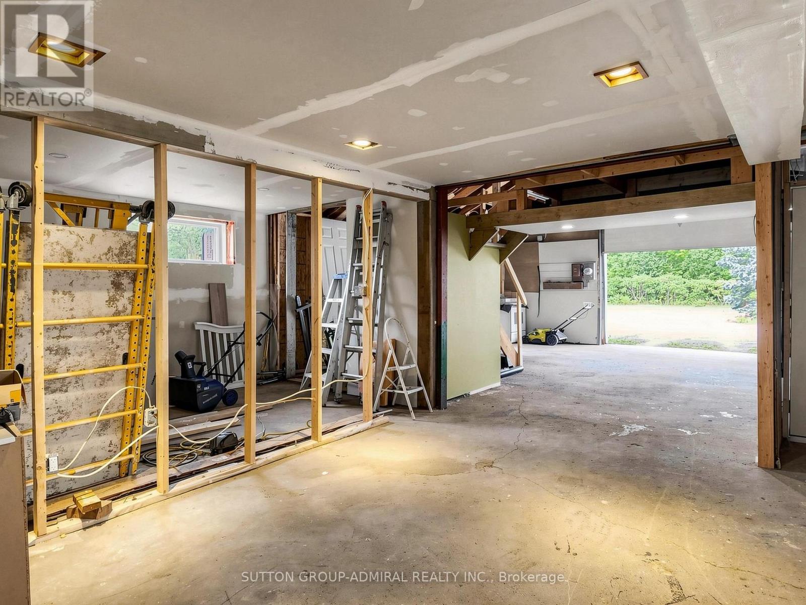4631 AURORA ROAD - Image 29