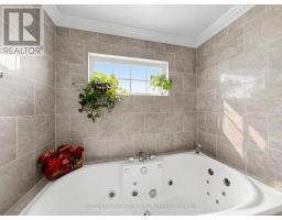 4631 Aurora Road, Whitchurch Stouffville, ON L4A7X4 Photo 17