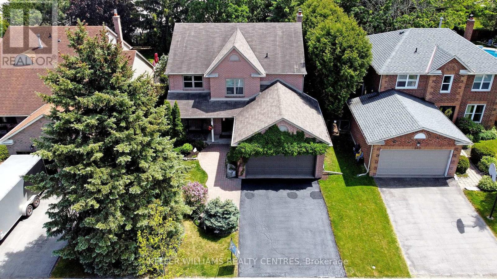204 CROSSLAND GATE, Newmarket (Glenway Estates) — photo 2
