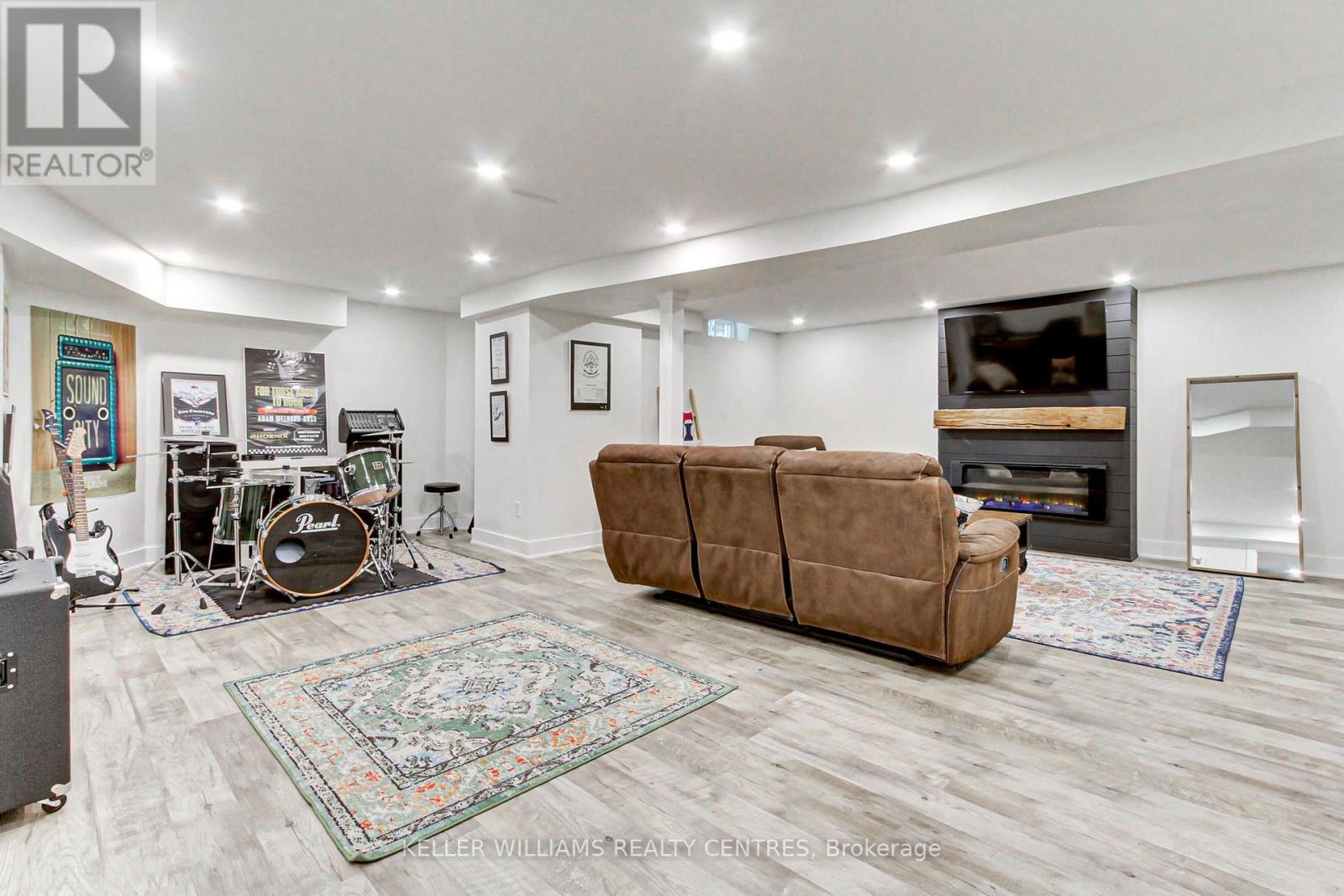 204 CROSSLAND GATE - 36