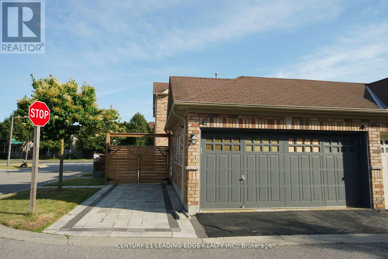 648 SOUTH UNIONVILLE AVENUE, Markham (Village Green-South Unionville) — photo 2