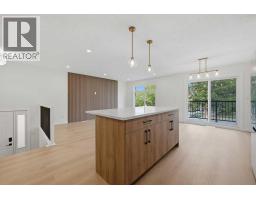 4pc Bathroom - 1387 Berkley Drive Nw, Calgary, AB T3K1T5 Photo 11