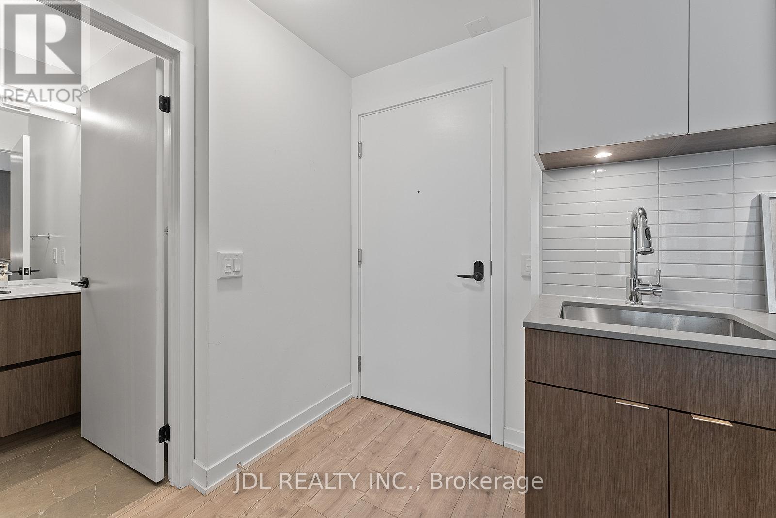 519 - 215 LAKESHORE ROAD W, Mississauga (Port Credit) — photo 8