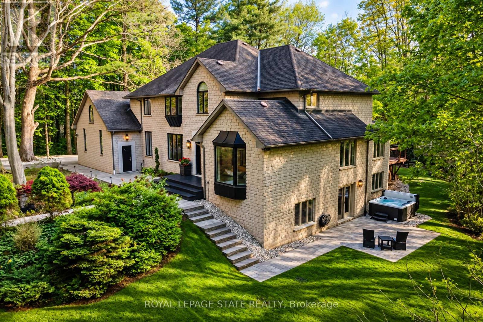 18 ELDER CRESCENT, Hamilton (Ancaster)