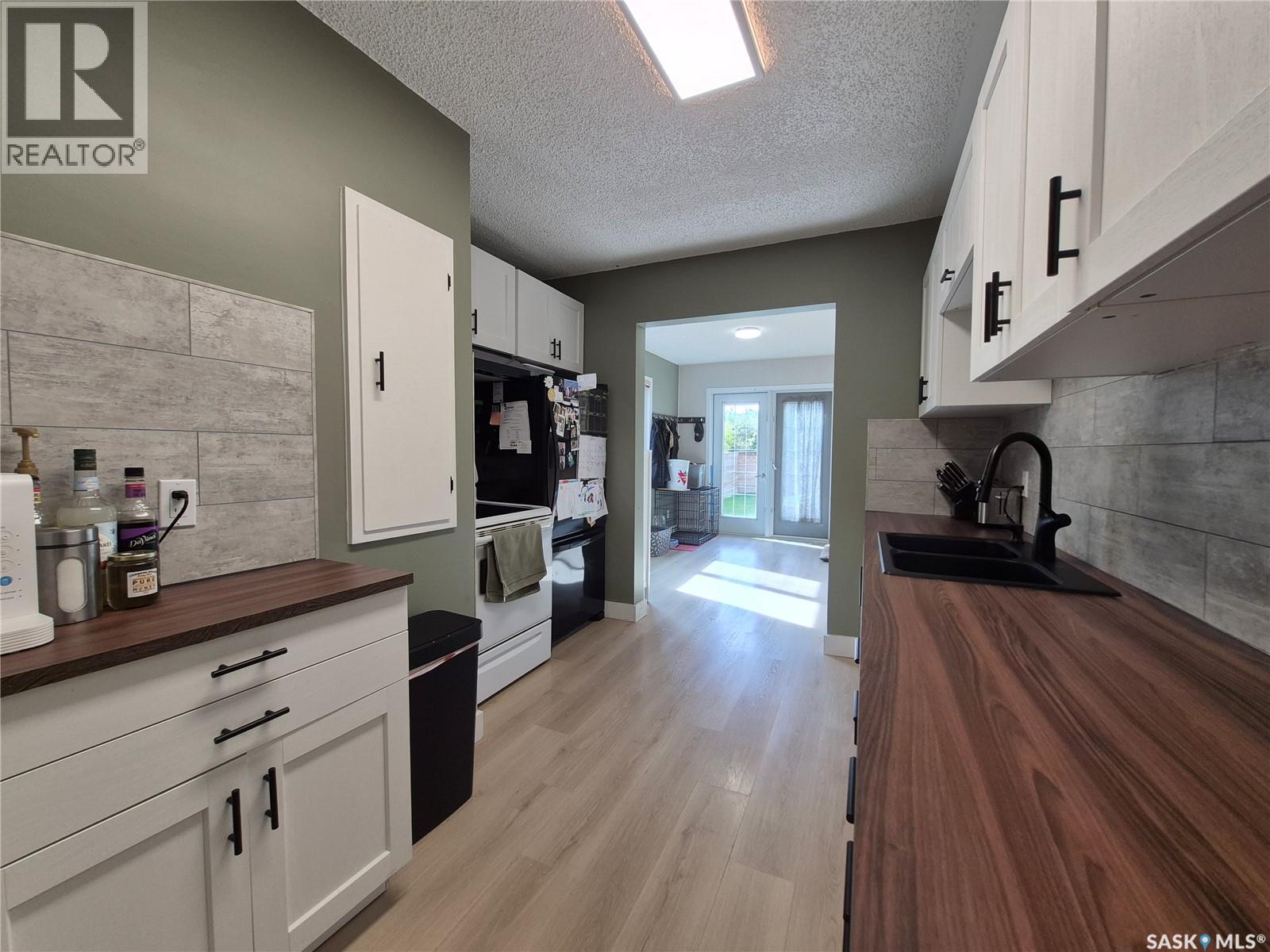 390 6th AVENUE NW, Swift Current — photo 4