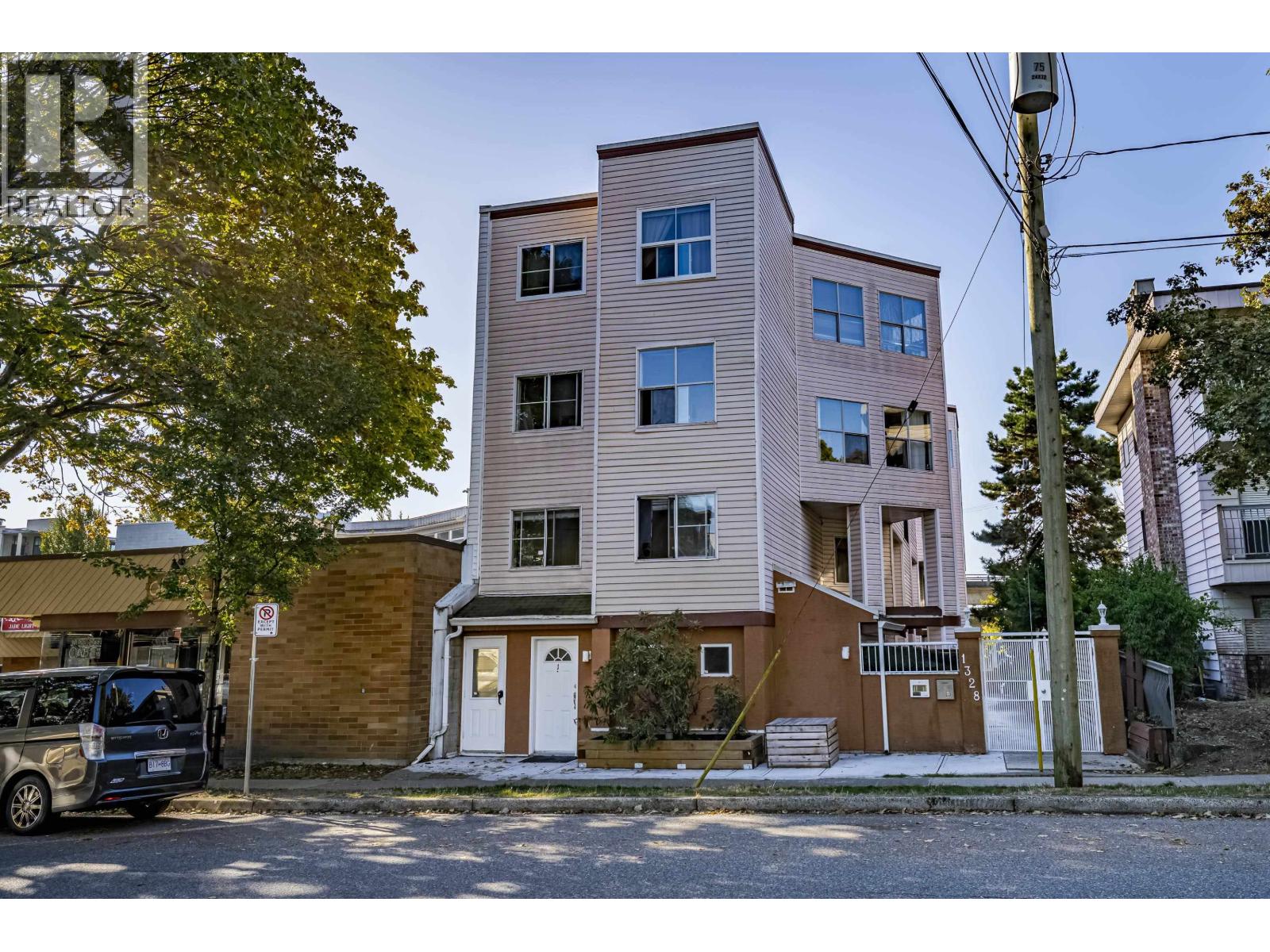 #1 1328 W 73RD Avenue, Vancouver, British Columbia, V6P3E7, Vancouver, British Columbia — photo 2 of 5