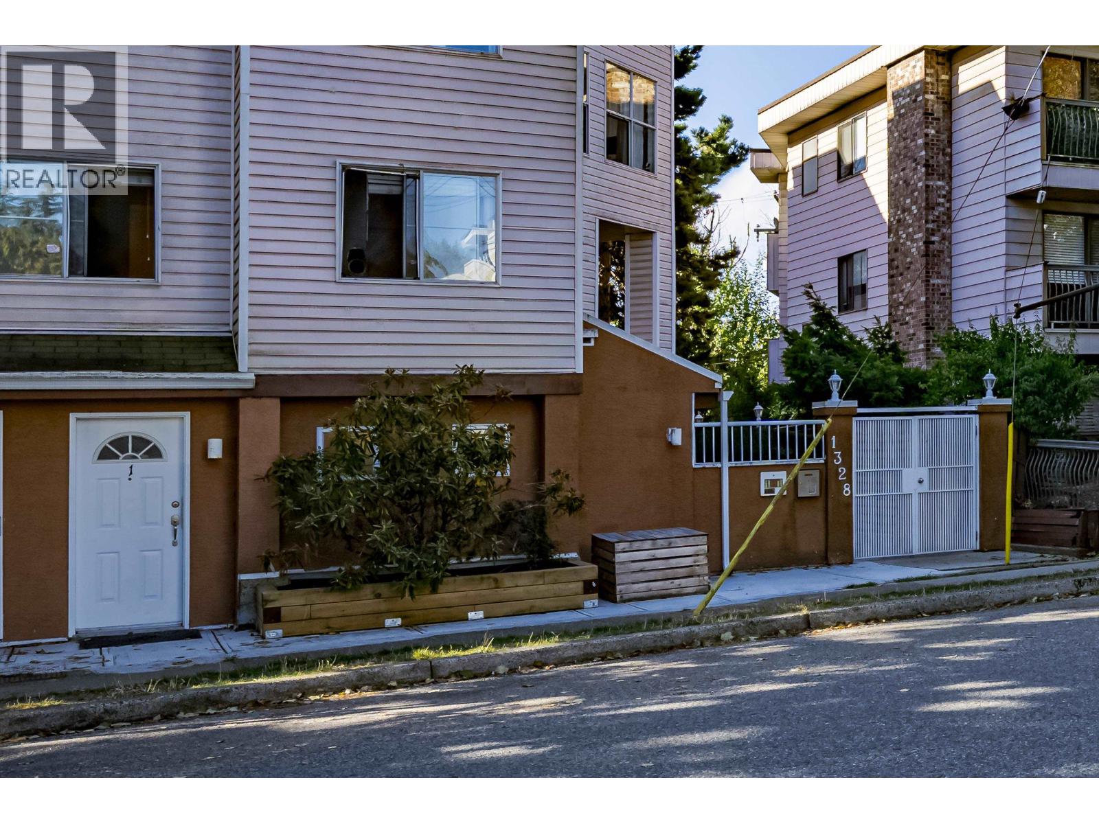 #1 1328 W 73RD Avenue, Vancouver, British Columbia, V6P3E7, Vancouver, British Columbia — photo 3 of 5
