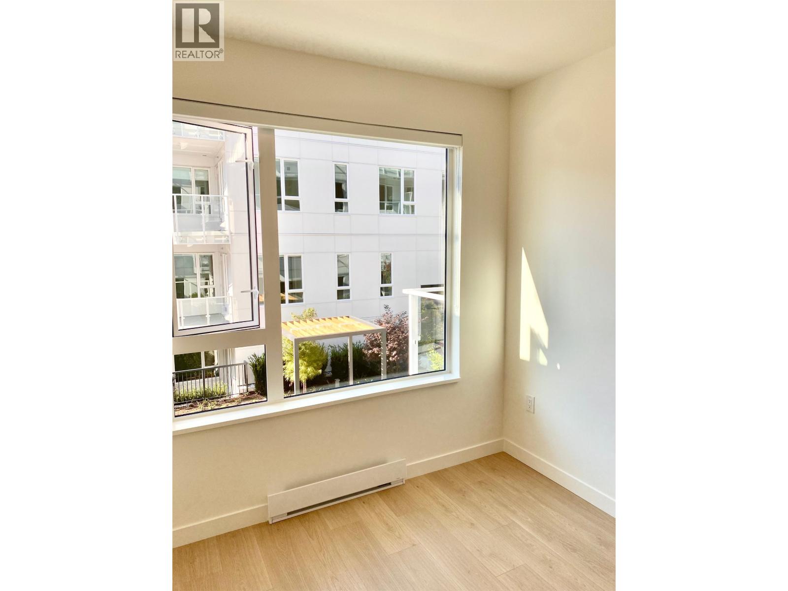 #202 588 HARRISON Drive, Coquitlam, British Columbia, V3J3Z6, Coquitlam, British Columbia — photo 4 of 5