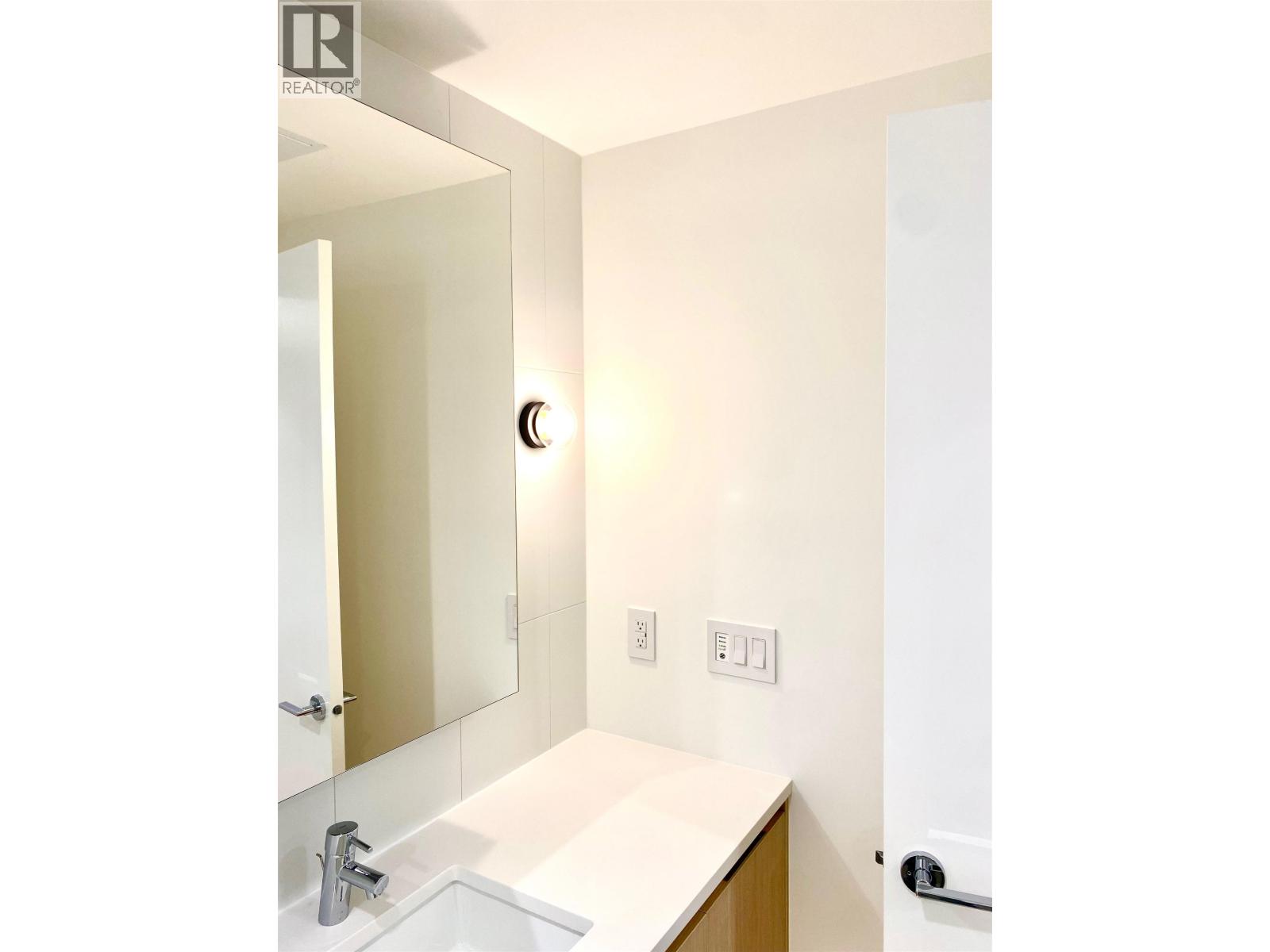#202 588 HARRISON Drive, Coquitlam, British Columbia, V3J3Z6, Coquitlam, British Columbia — photo 5 of 5