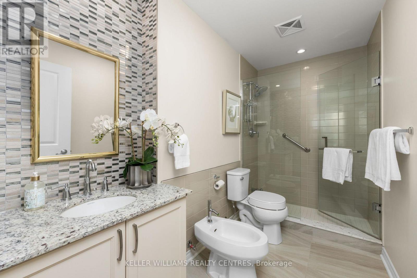 #410 2522 KEELE STREET - 18