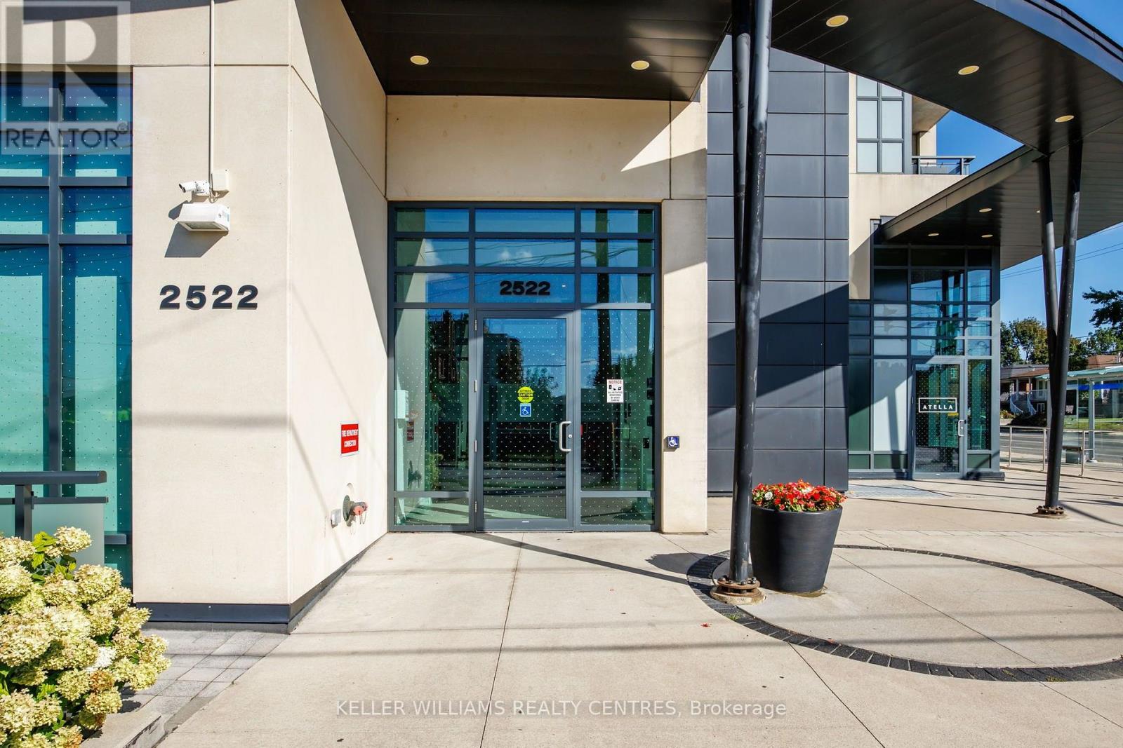 #410 2522 KEELE STREET - 32