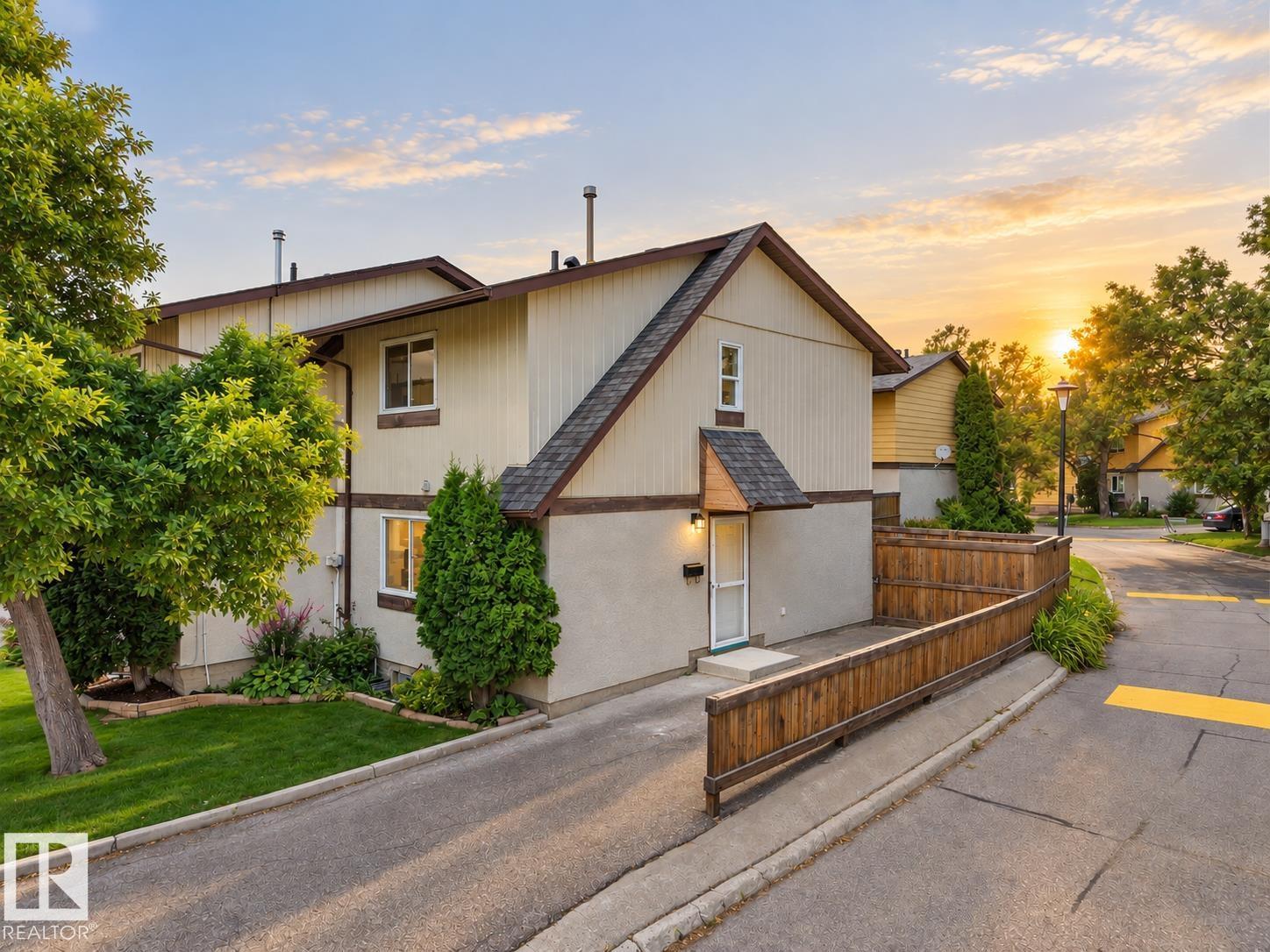126 Woodstock NW, Edmonton, Alberta, T5T0H6