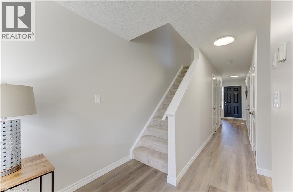 975 ZELLER Crescent, Kitchener — photo 12