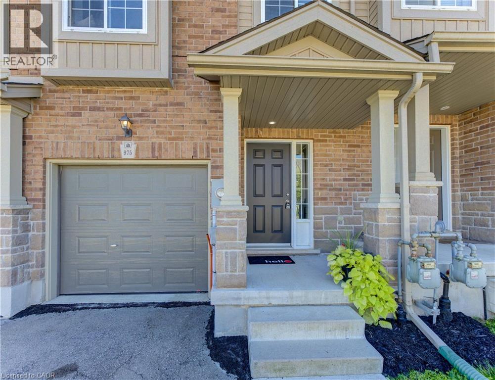 975 ZELLER Crescent — photo 2