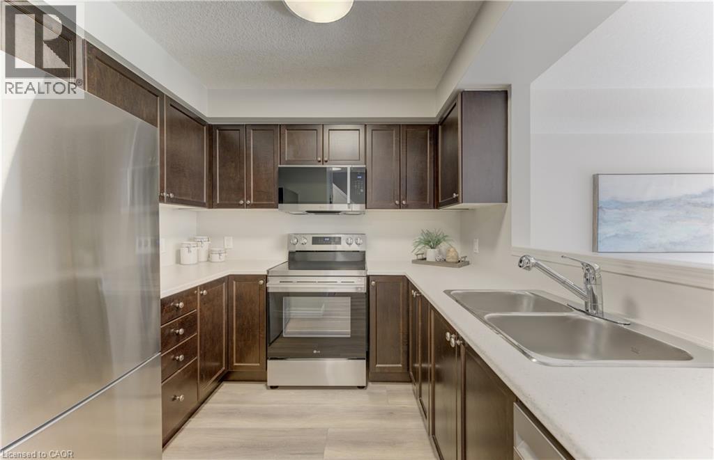 975 ZELLER Crescent, Kitchener — photo 4