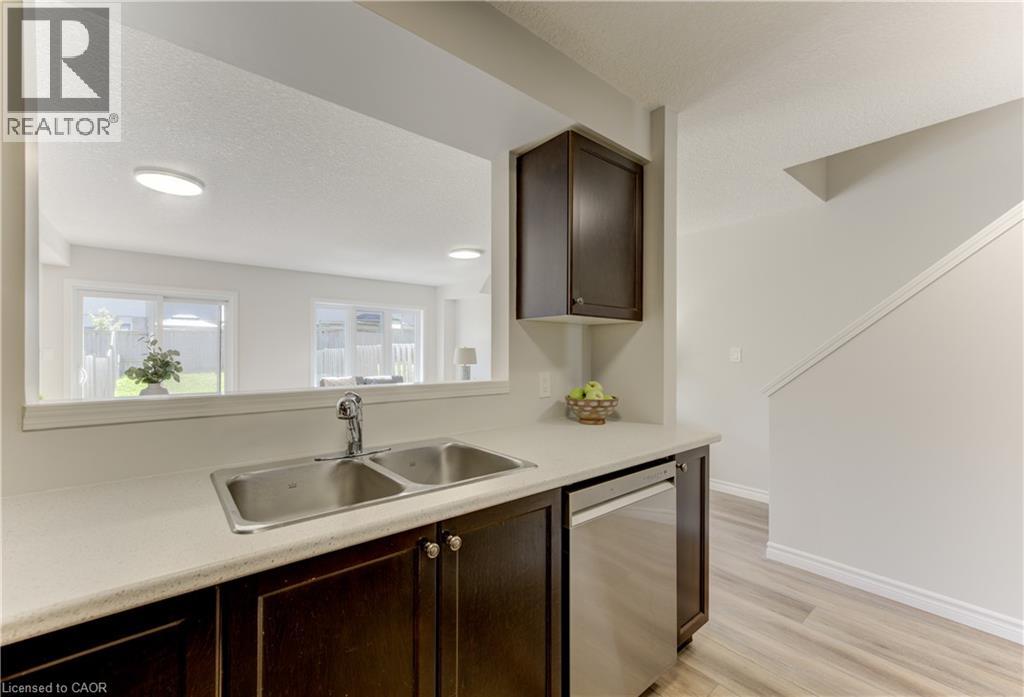 975 ZELLER Crescent, Kitchener — photo 5