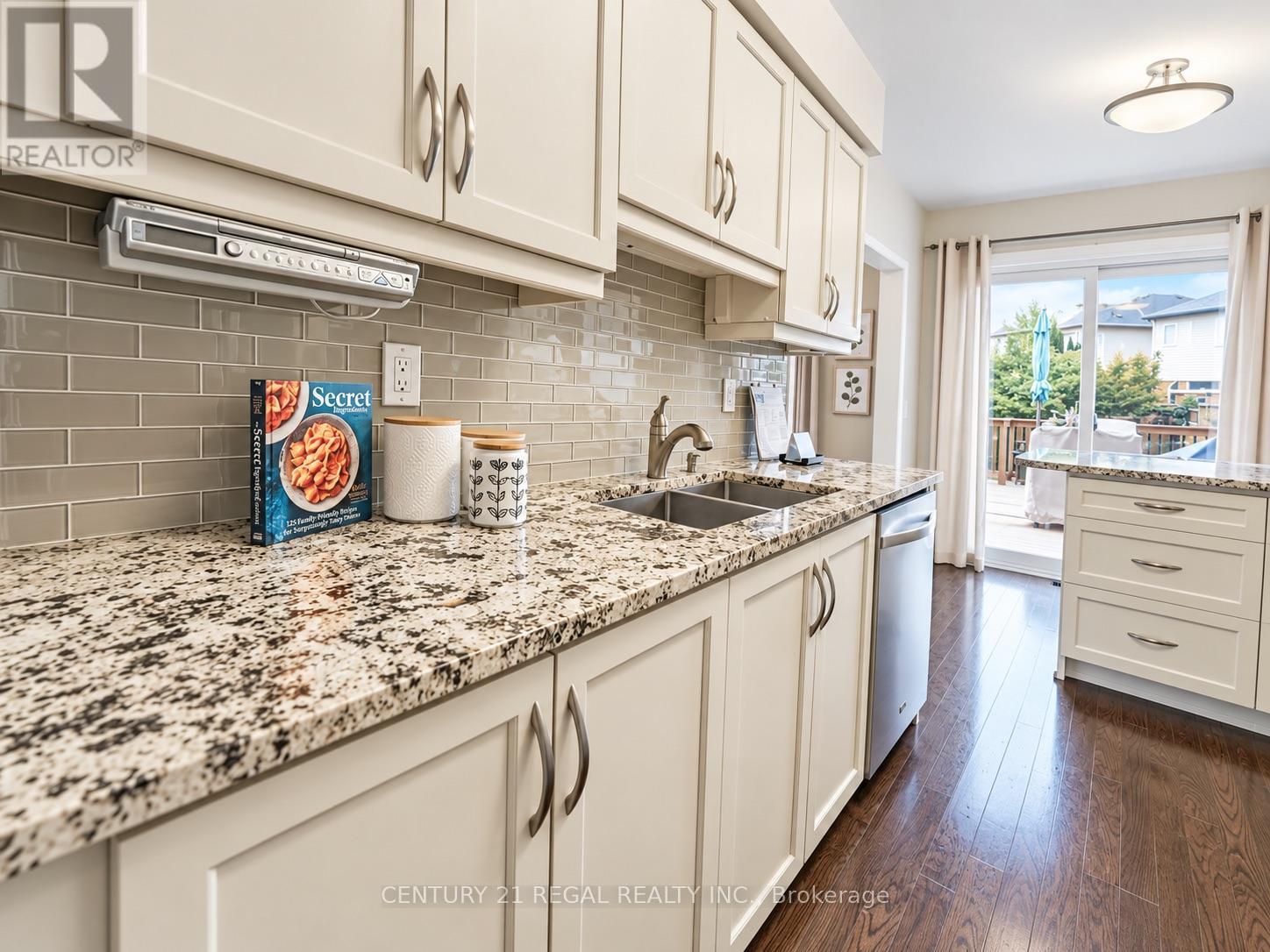 46 BLACKSMITH LANE, Whitby (Williamsburg) — photo 7