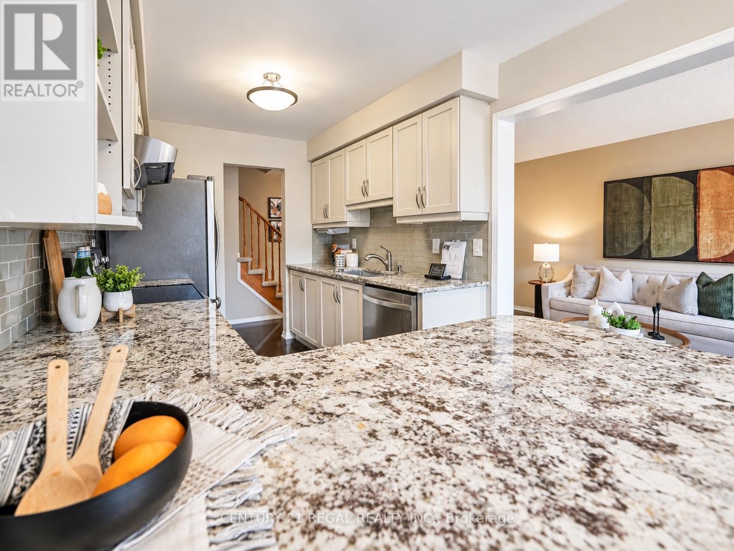 46 BLACKSMITH LANE, Whitby (Williamsburg) — photo 9