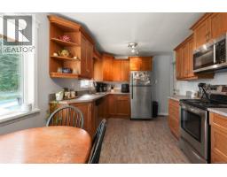 Kitchen - 3648 Island Hwy S, Campbell River, BC V9W1E6 Photo 10