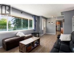 Primary Bedroom - 3648 Island Hwy S, Campbell River, BC V9W1E6 Photo 8