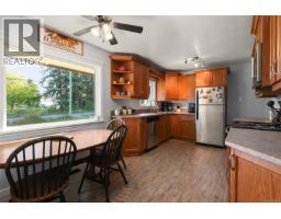 Pantry - 3648 Island Hwy S, Campbell River, BC V9W1E6 Photo 9