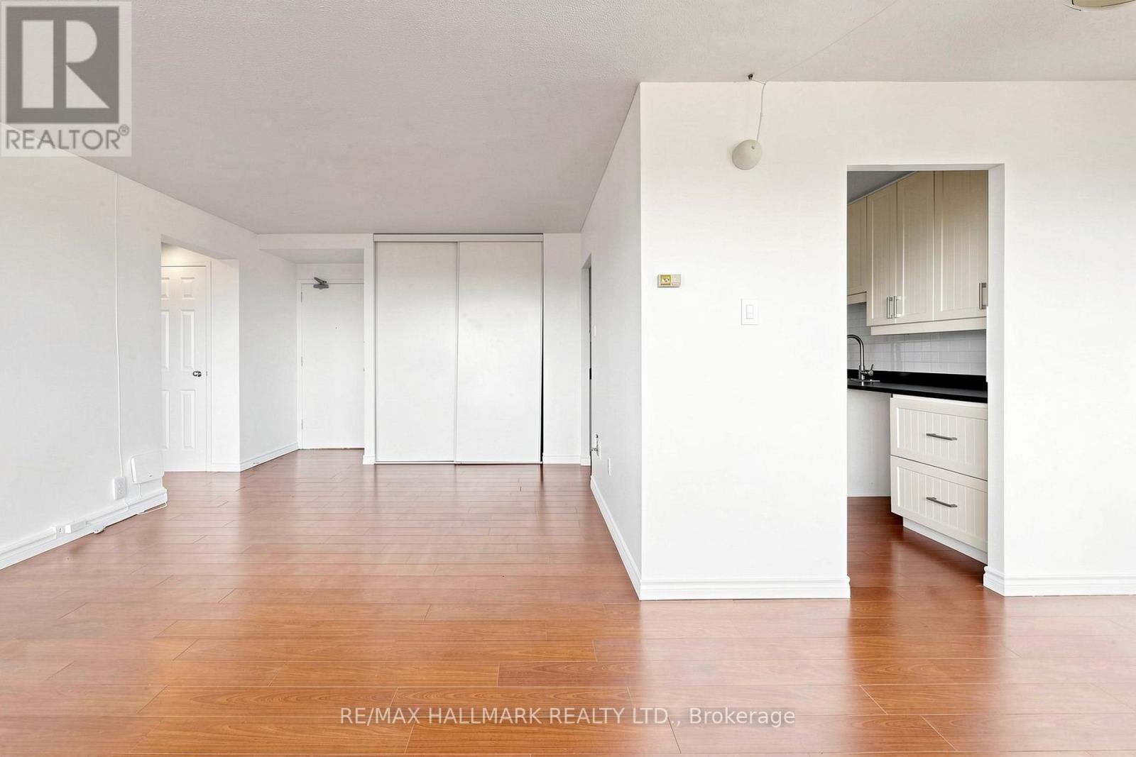 #1512 100 LEEWARD GLENWAY - 20