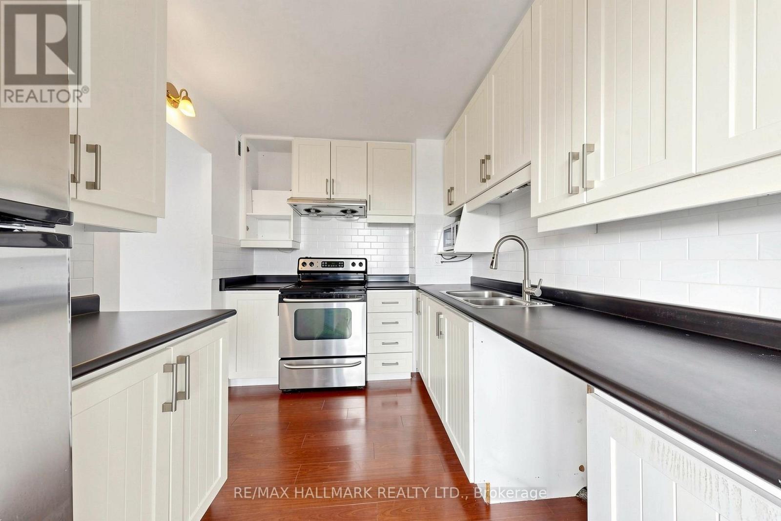 #1512 100 LEEWARD GLENWAY - 22