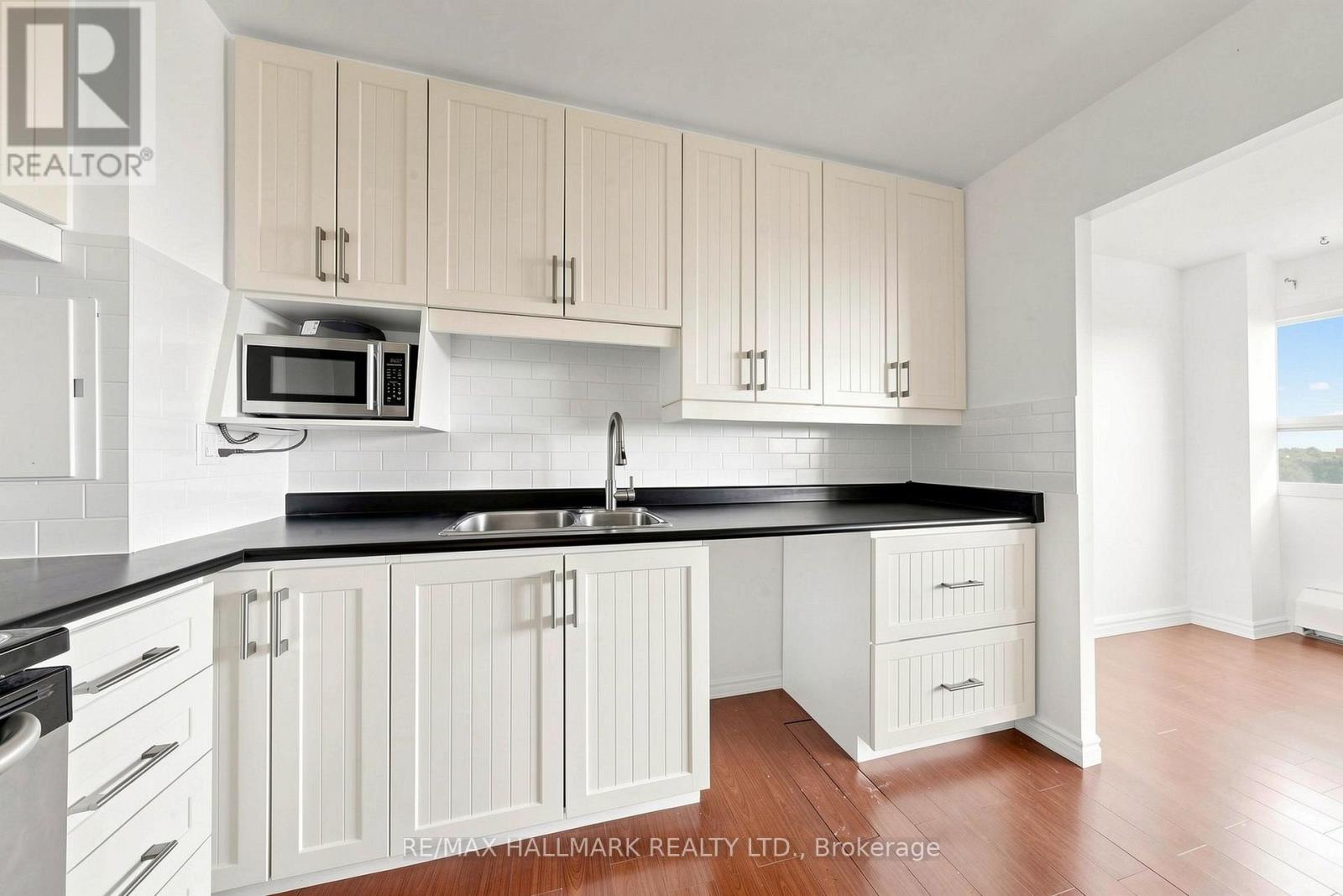 #1512 100 LEEWARD GLENWAY - 23